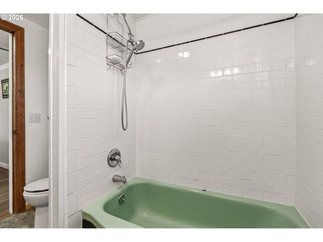 2956 WILLAKENZIE Rd, Eugene, OR 97401