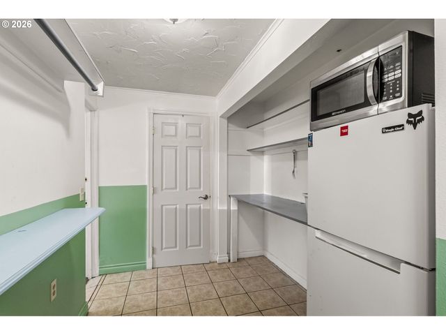 2956 WILLAKENZIE Rd, Eugene, OR 97401