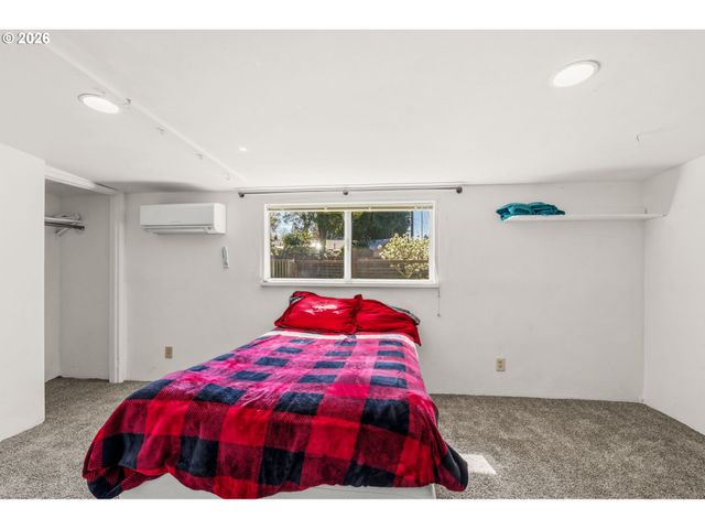 2956 WILLAKENZIE Rd, Eugene, OR 97401