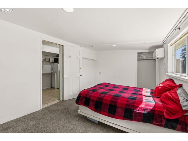 2956 WILLAKENZIE Rd, Eugene, OR 97401