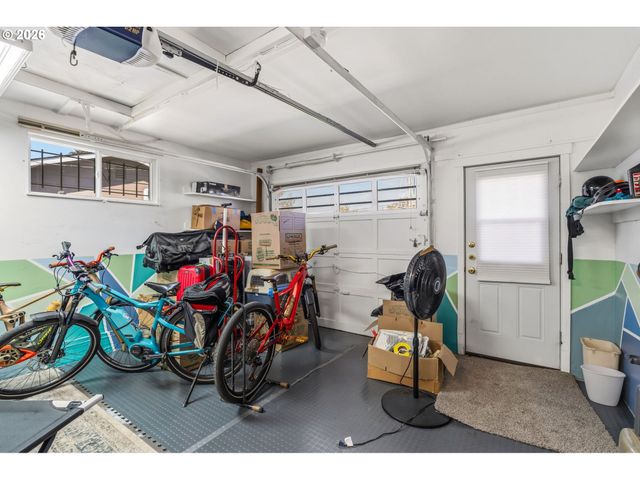 2956 WILLAKENZIE Rd, Eugene, OR 97401