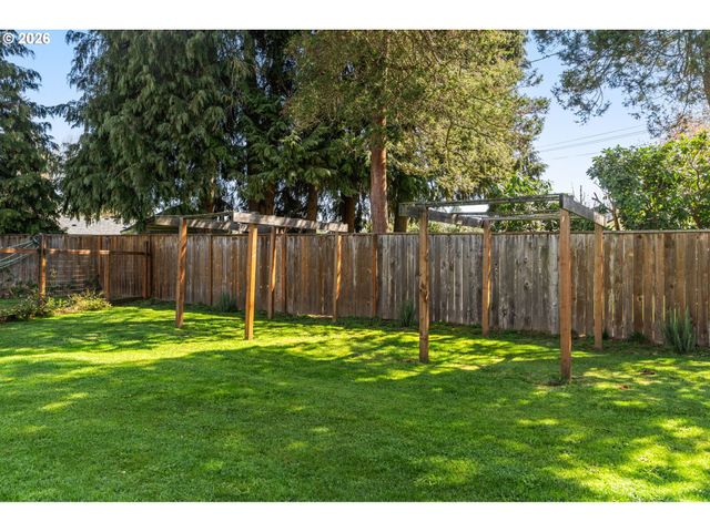 2956 WILLAKENZIE Rd, Eugene, OR 97401