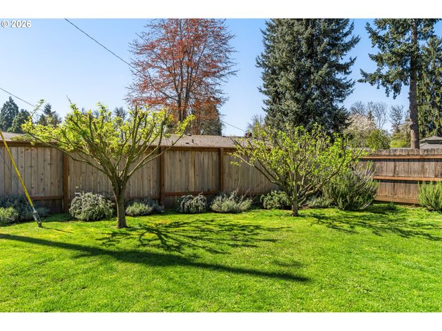 2956 WILLAKENZIE Rd, Eugene, OR 97401