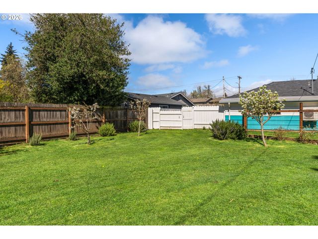 2956 WILLAKENZIE Rd, Eugene, OR 97401