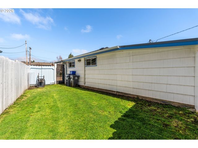 2956 WILLAKENZIE Rd, Eugene, OR 97401