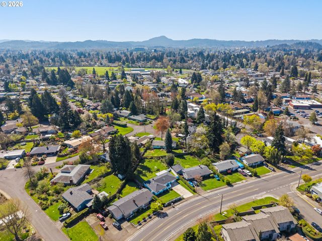 2956 WILLAKENZIE Rd, Eugene, OR 97401