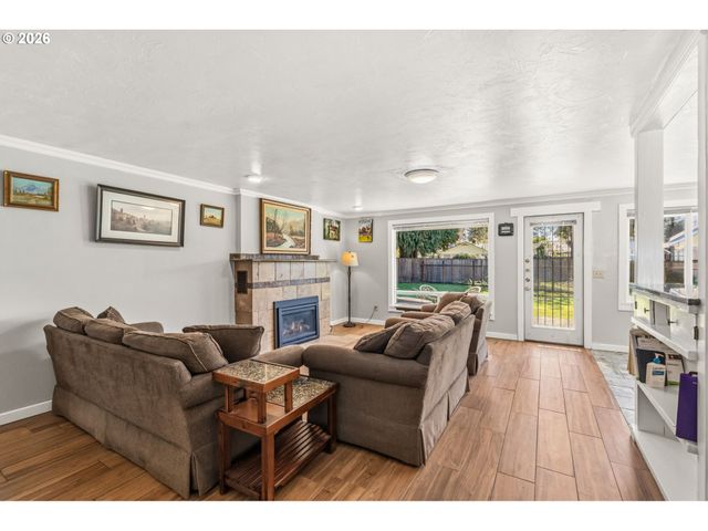 2956 WILLAKENZIE Rd, Eugene, OR 97401