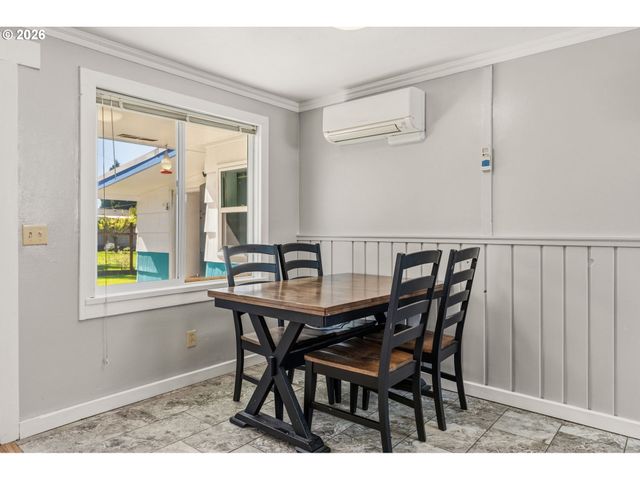 2956 WILLAKENZIE Rd, Eugene, OR 97401