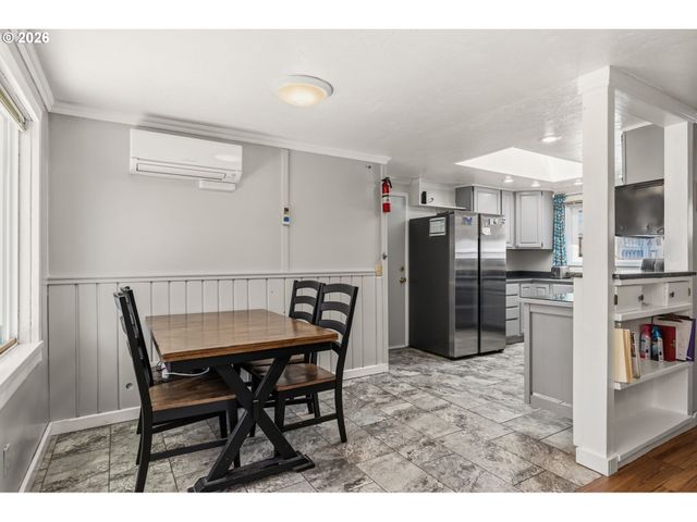 2956 WILLAKENZIE Rd, Eugene, OR 97401