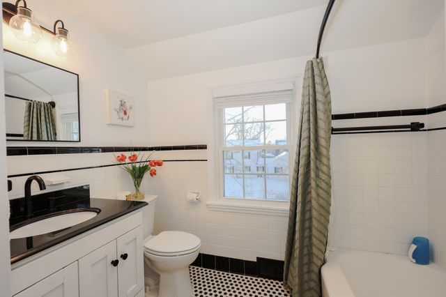 288 Oak Street, Manchester, NH 03104