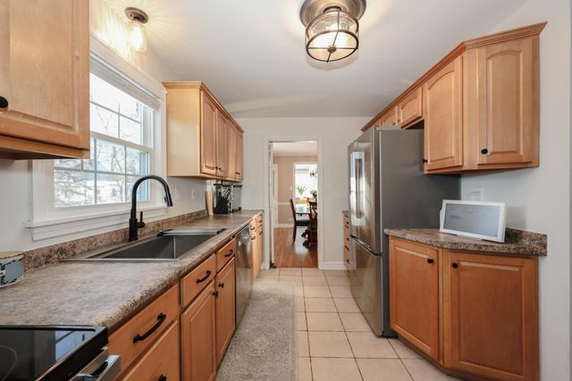 288 Oak Street, Manchester, NH 03104