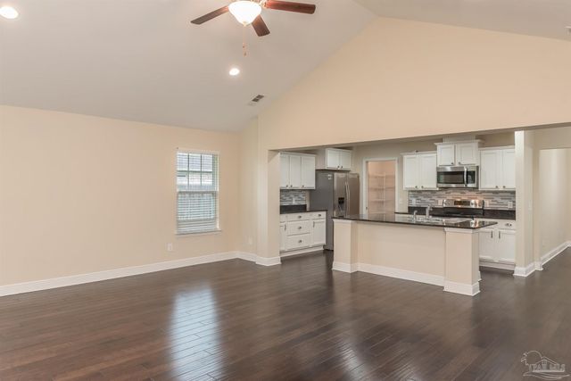 6013 Augustine Dr, Pace, FL 32571