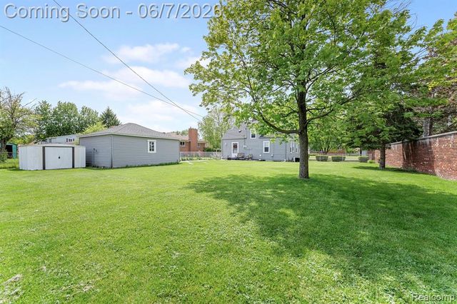 2048 Arcola Street, Garden City, MI 48135