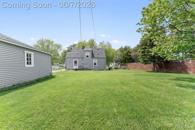 2048 Arcola Street, Garden City, MI 48135