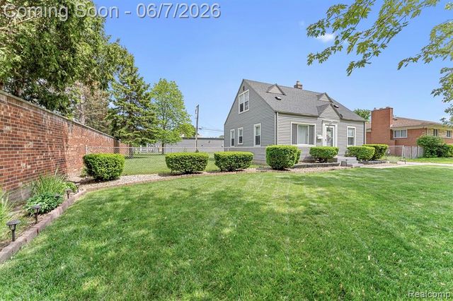 2048 Arcola Street, Garden City, MI 48135