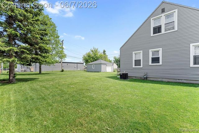 2048 Arcola Street, Garden City, MI 48135