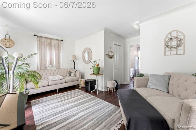 2048 Arcola Street, Garden City, MI 48135