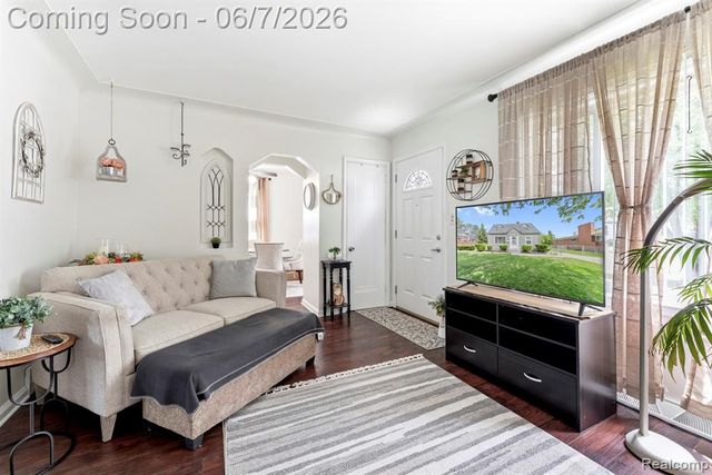 2048 Arcola Street, Garden City, MI 48135