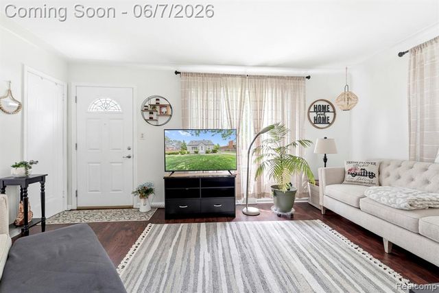 2048 Arcola Street, Garden City, MI 48135