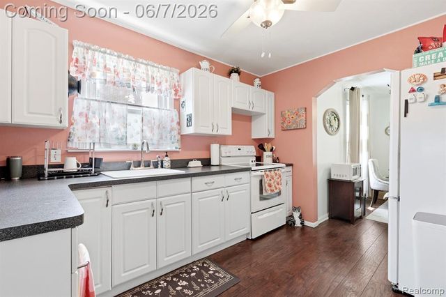 2048 Arcola Street, Garden City, MI 48135