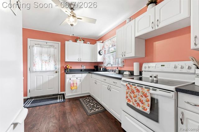 2048 Arcola Street, Garden City, MI 48135