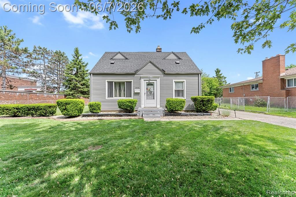 2048 Arcola Street, Garden City, MI 48135