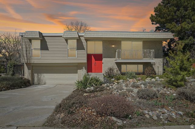 7404 S SUNHILL CIR, Cottonwood Heights, UT 84121