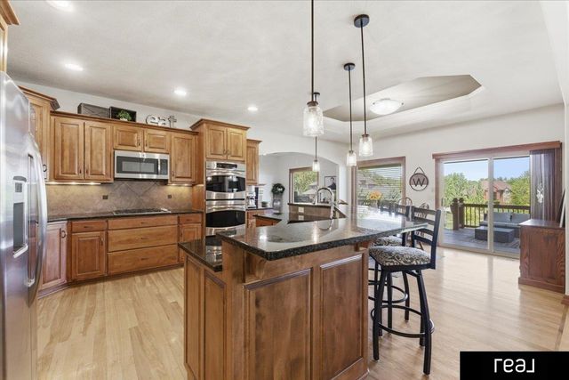 16378 Cheyenne Road, Omaha, NE 68136