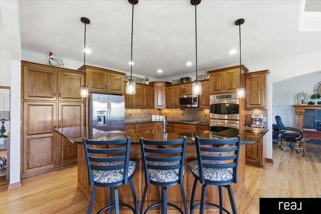 16378 Cheyenne Road, Omaha, NE 68136