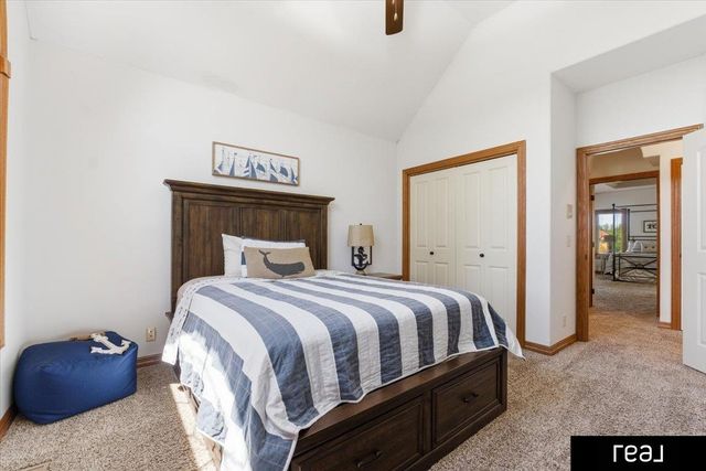16378 Cheyenne Road, Omaha, NE 68136