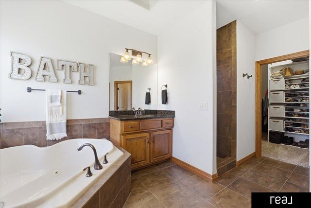 16378 Cheyenne Road, Omaha, NE 68136