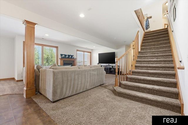 16378 Cheyenne Road, Omaha, NE 68136