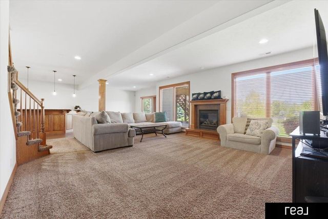 16378 Cheyenne Road, Omaha, NE 68136