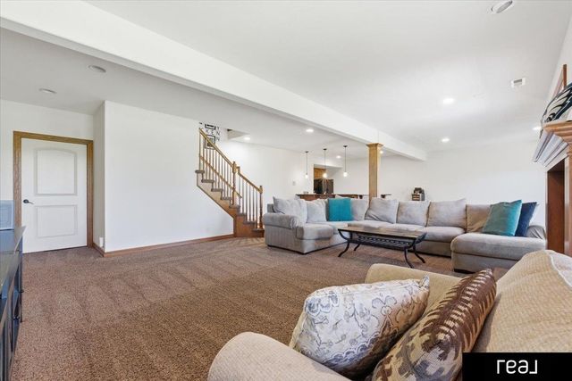16378 Cheyenne Road, Omaha, NE 68136