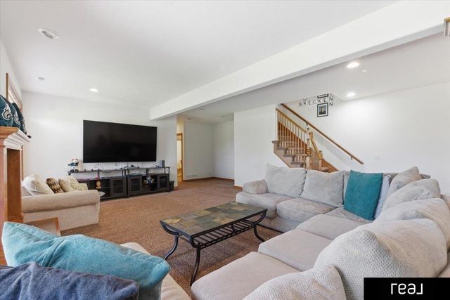16378 Cheyenne Road, Omaha, NE 68136