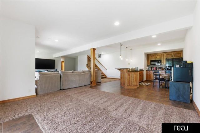 16378 Cheyenne Road, Omaha, NE 68136