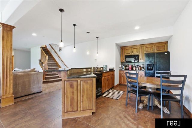 16378 Cheyenne Road, Omaha, NE 68136
