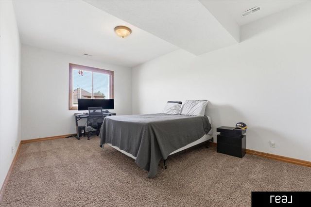 16378 Cheyenne Road, Omaha, NE 68136