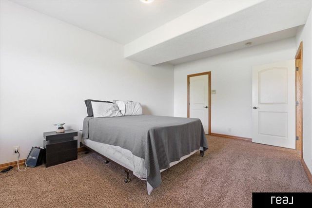 16378 Cheyenne Road, Omaha, NE 68136