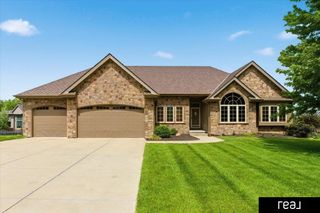 16378 Cheyenne Road, Omaha, NE 68136