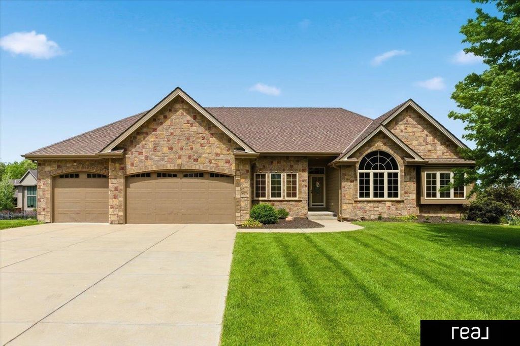 16378 Cheyenne Road, Omaha, NE 68136