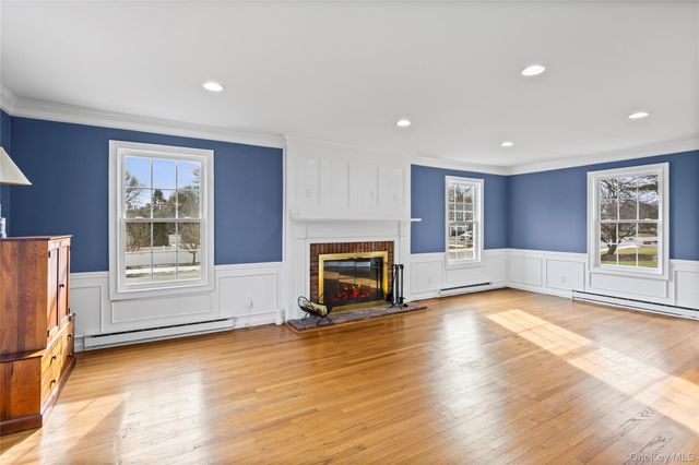 21 Seacliff Lane, Miller Place, NY 11764