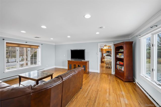 21 Seacliff Lane, Miller Place, NY 11764