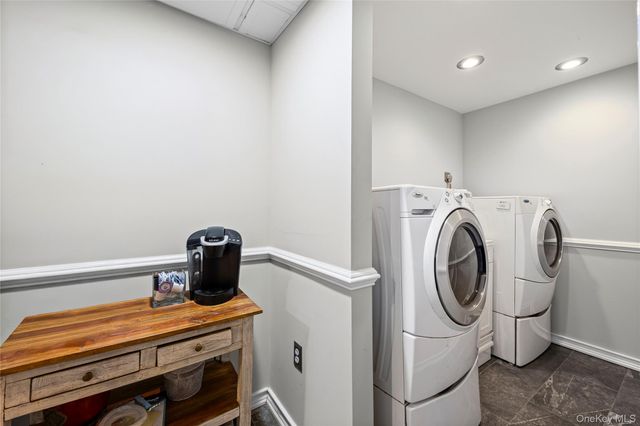 21 Seacliff Lane, Miller Place, NY 11764