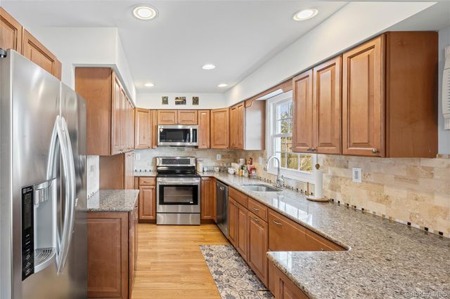 21 Seacliff Lane, Miller Place, NY 11764