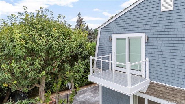 21 Seacliff Lane, Miller Place, NY 11764