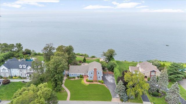 21 Seacliff Lane, Miller Place, NY 11764