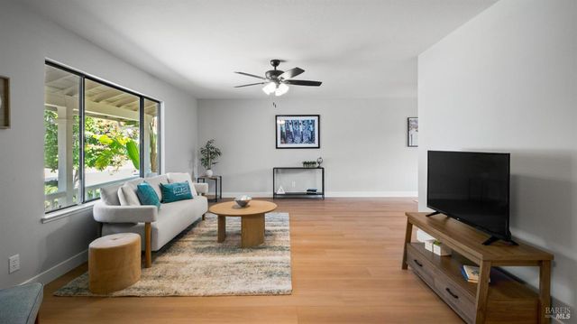 3265 Arroyo Dr, Fairfield, CA 94533