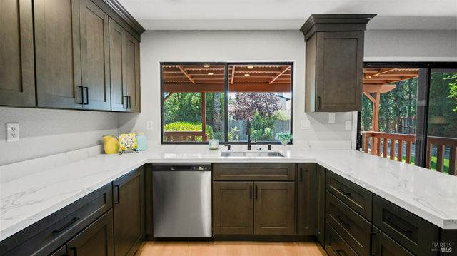 3265 Arroyo Dr, Fairfield, CA 94533