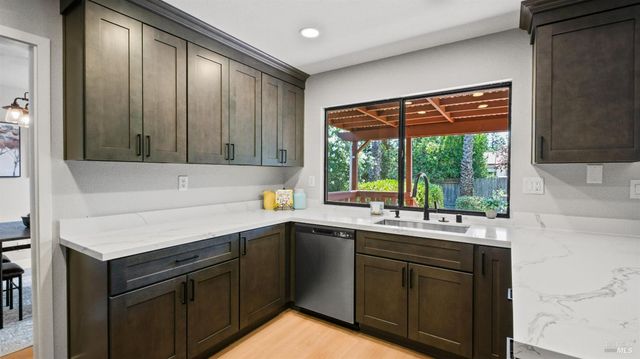 3265 Arroyo Dr, Fairfield, CA 94533